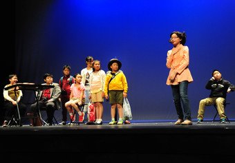 来自14间小学的学生于当晚合力演出一场压轴大汇演「城市奇遇之迷失‧珍帆」