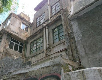 The dilapidated condition of outdoor and indoor areas of the buildings at Nos. 4 – 10 Wa In Fong West (photos taken on 13 February 2018).