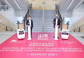 Ir Wai Chi-sing (Left) and Mr Donald Choi (Right) sign the operation contract for the revitalised Central Market building.