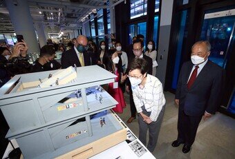 Chief Executive of the HKSAR, the Honourable Mrs Carrie Lam, looks into the artpiece “Central Market”.