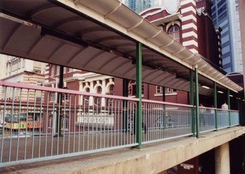 The footbridge before refurbishment